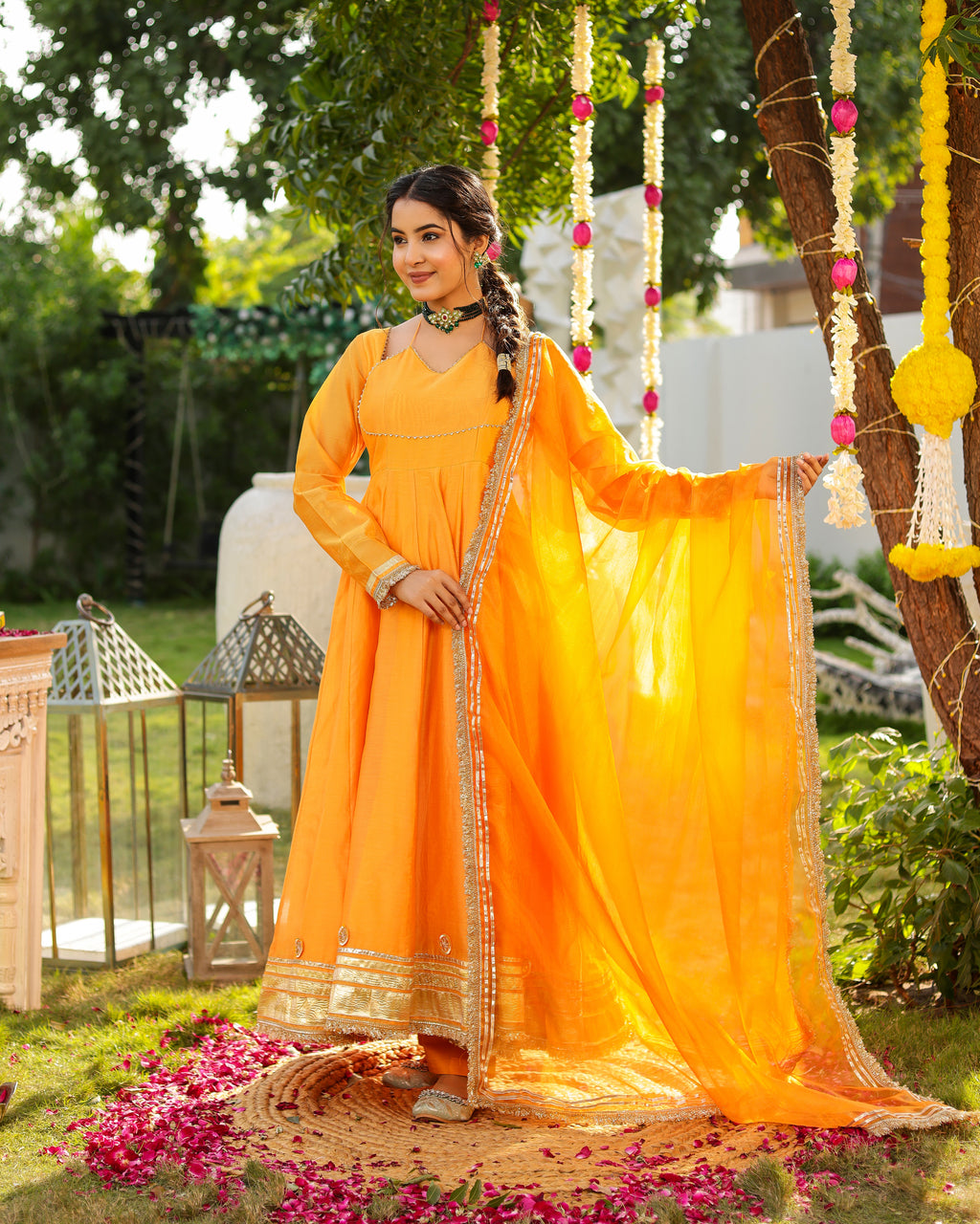 Sunehri Anarkali Set