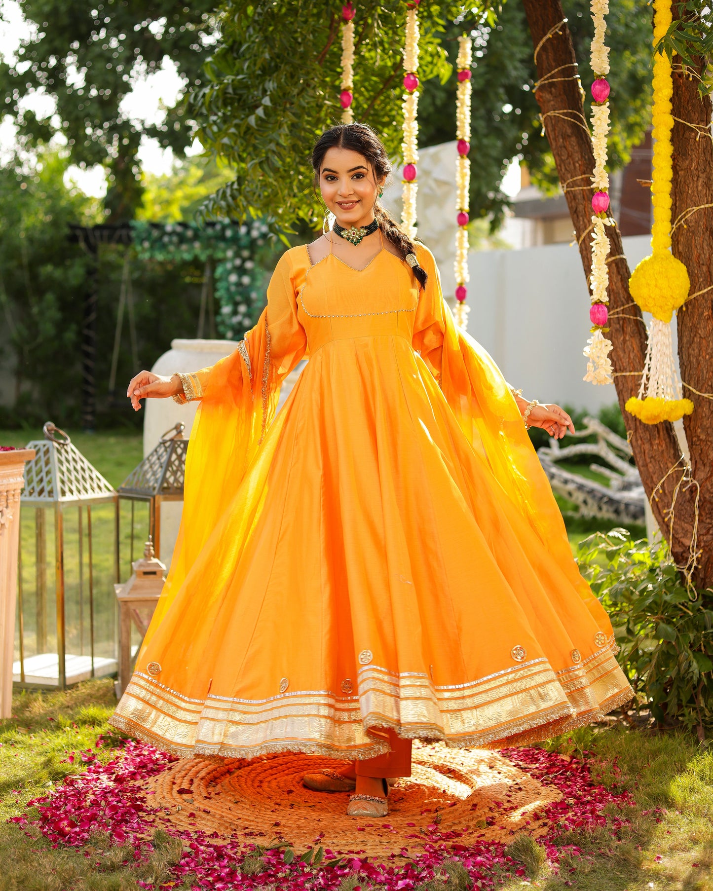 Sunehri Anarkali Set